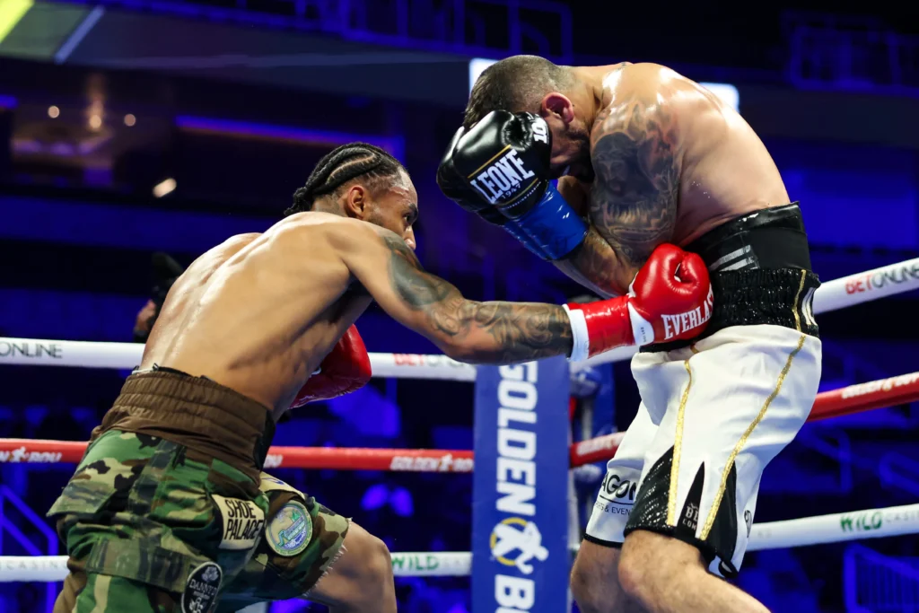 Amari Jones makes easy work of former champion Vincenzo Gualtieri Vincenzo Gualtieri