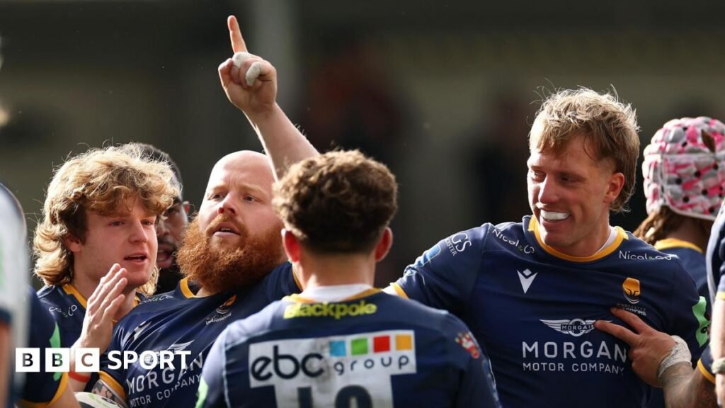 Champ play-off final: Worcester Warriors beat Bedford Blues Worcester Warriors celebrate