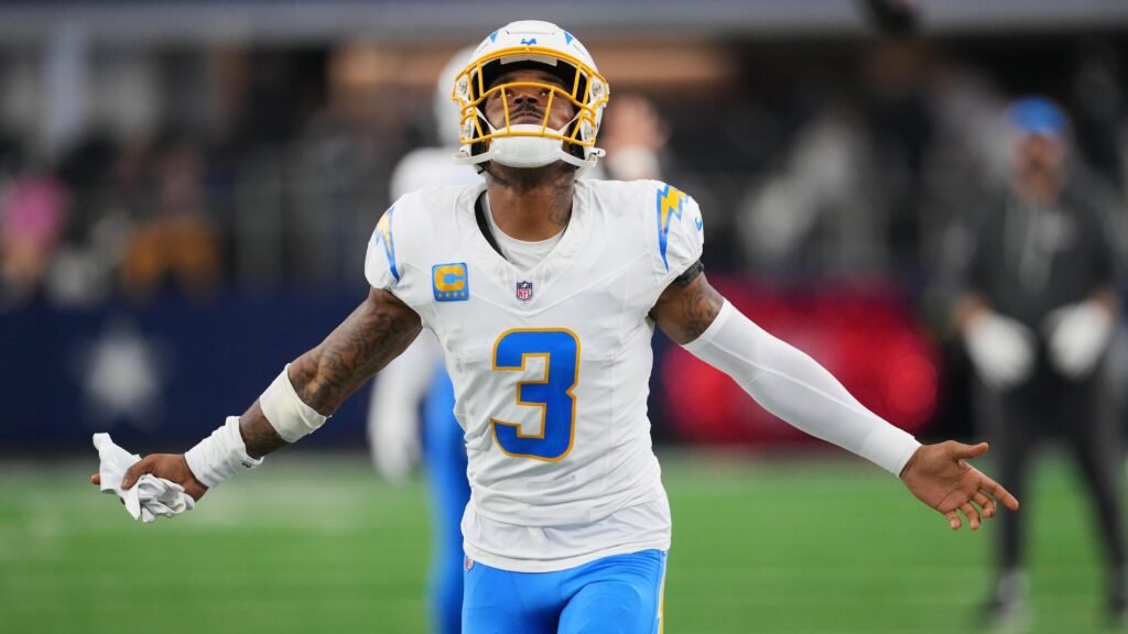 Derwin James Jr., Chargers Agree to New Contract to Be NFL’s Highest-Paid Safety, Details Revealed Derwin James Jr., Chargers Agree to New Contract to Be NFL's Highest-Paid Safety, Details Revealed