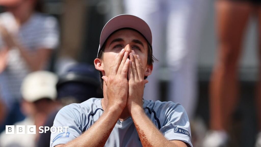 French Open 2026 results: Zachary Svajda pays tribute to dad on day of five-set epics Zachary Svajda, wearing a grey t-shirt and cap, holds his hands to his face in disbelief after winning