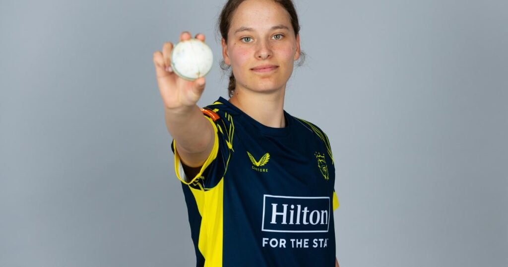 Hampshire 17-year-old cricketer signs professional contract