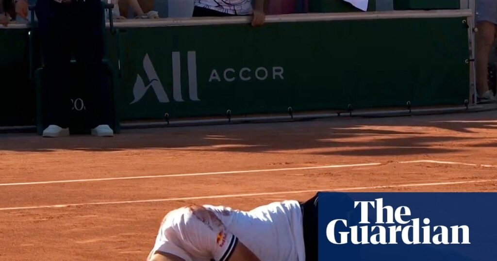 Jakub Mensik labels French Open heat ‘insane’ after collapsing at end of five-set win | French Open 2026 Jakub Mensik labels French Open heat ‘insane’ after collapsing at end of five-set win | French Open 2026