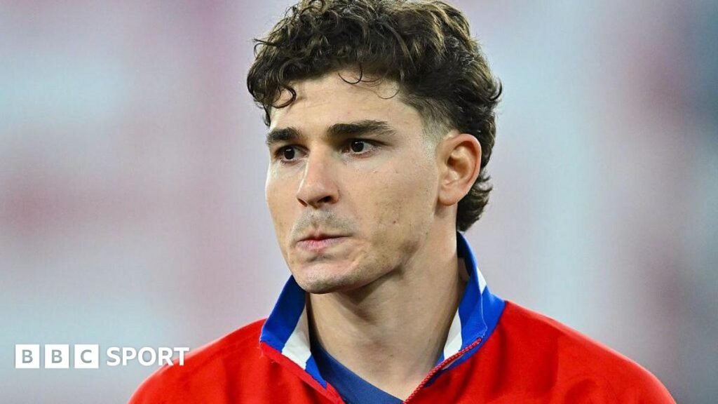 Julian Alvarez: Atletico Madrid mock Barcelona over pursuit of Argentine Julian Alvarez