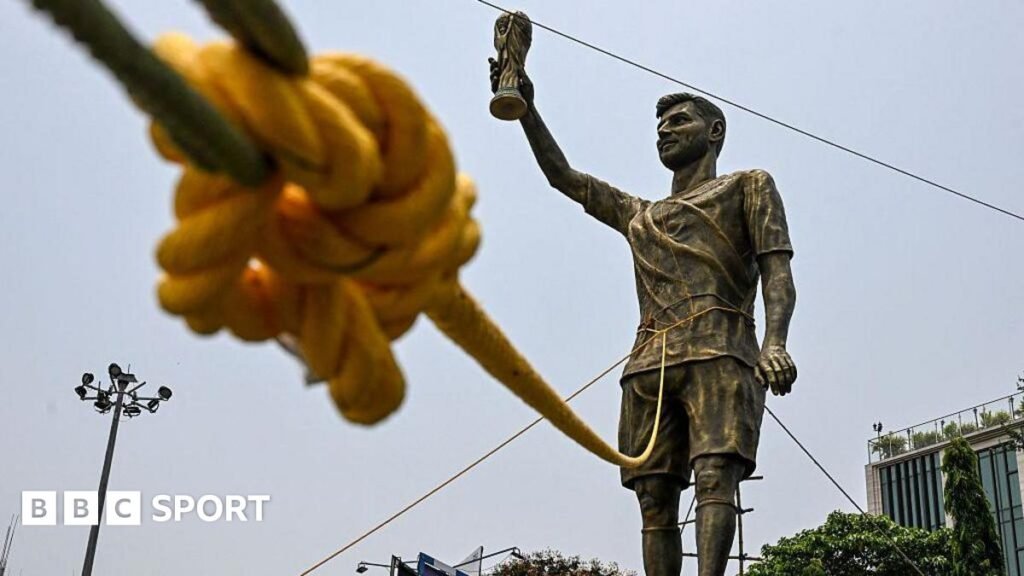 Lionel Messi’s 70ft statue in India to be moved after ‘swaying in wind’ Messi statue in Kolkata