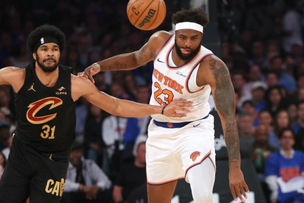 Mitchell Robinson suffers broken pinky in big Knicks NBA Finals worry Mitchell Robinson suffers broken pinky in big Knicks NBA Finals worry