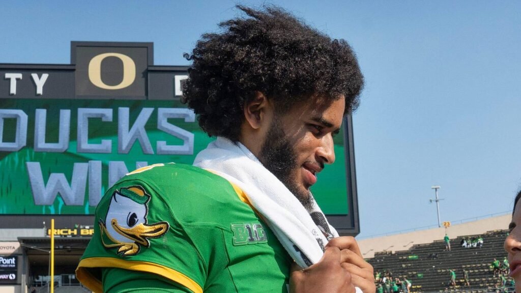 NFL Evaluation Gives Clear Assessment of Dante Moore’s Weaknesses NFL Evaluation Gives Clear Assessment of Dante Moore's Weaknesses