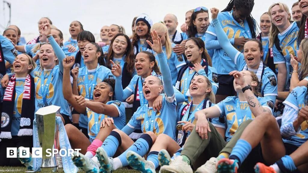 Manchester City players celebrate winning the WSL