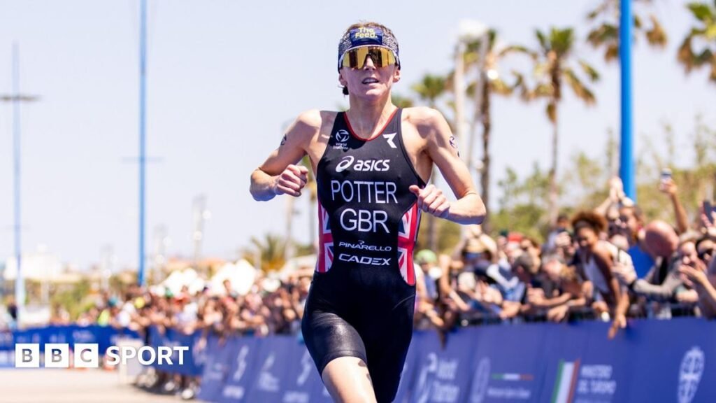 Beth Potter crosses the finish line in Alghero