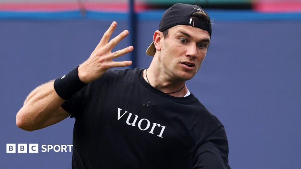 Jack Draper hits a forehand shot in practice