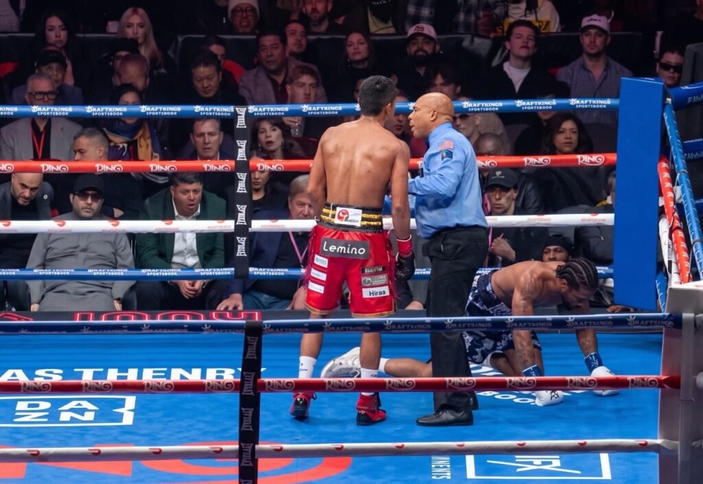Image: Report: Isaac 'Pitbull' Cruz In Talks For Gary Antuanne Russell Title Fight