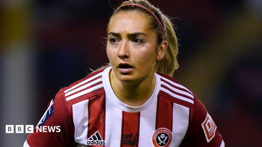 Maddy Cusack playing for Sheffield United