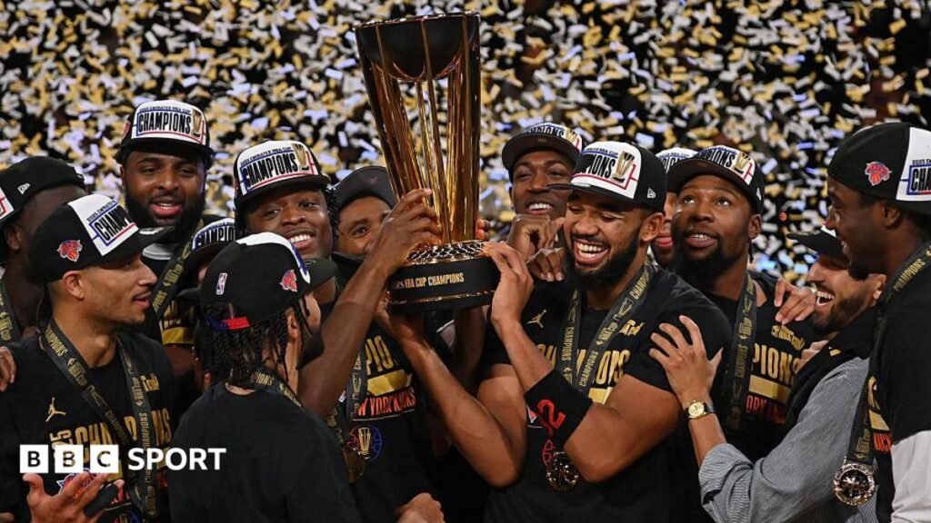 NBA Finals: New York Knicks beat San Antonio Spurs to win championship New York Knicks players holding the NBA Championship trophy