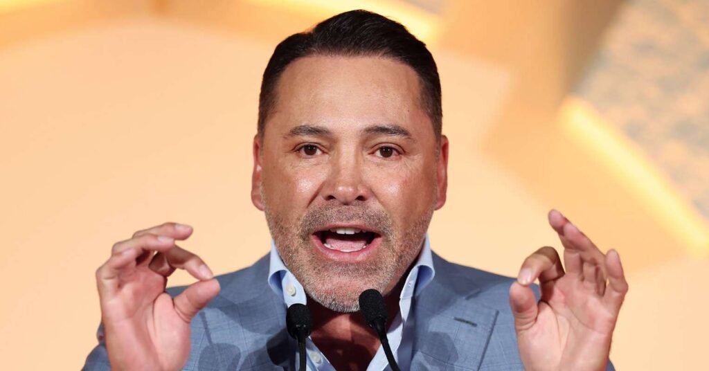 Oscar De La Hoya ranks one opponent above all the legends he faced: “I have to say he’s the best” Oscar De La Hoya ranks one opponent above all the legends he faced: “I have to say he’s the best”