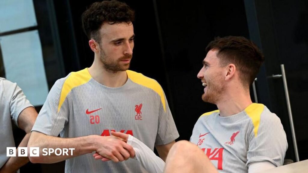Diogo Jota and Andrew Robertson shake hands