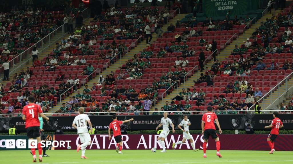 World Cup 2026: Fifa claims fans staying on concourses are reason for empty seats South Korea and Czech Republic play in front of a stand with a number of empty seats