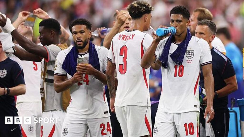 World Cup 2026: What players, coaches and fans think of hydration breaks Scotland forward Lyndon Dykes