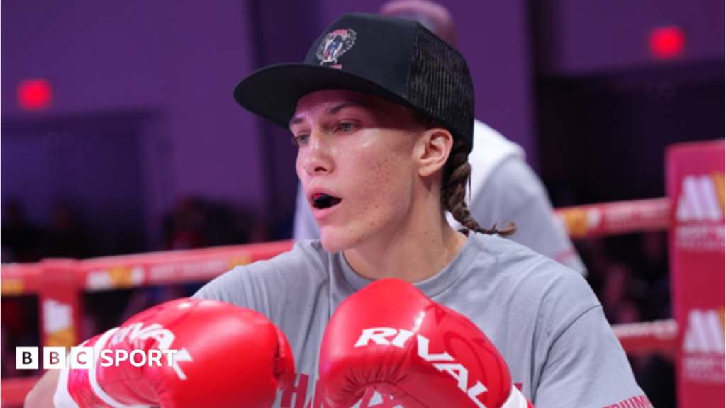 American boxer Hannah Rapp, 26, dies after being hit by car while cycling Boxer Hannah Rapp warming up in the ring before a fight