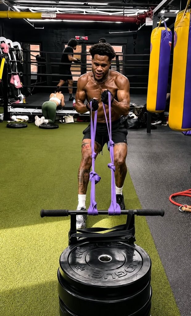 Bob Arum gives Devin Haney the edge over Keyshawn Davis for one reason