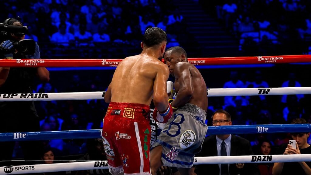 Bruce Carrington Outboxes Rene Palacios To Retain WBC Featherweight Title Bruce Carrington Outboxes Rene Palacios To Retain WBC Featherweight Title