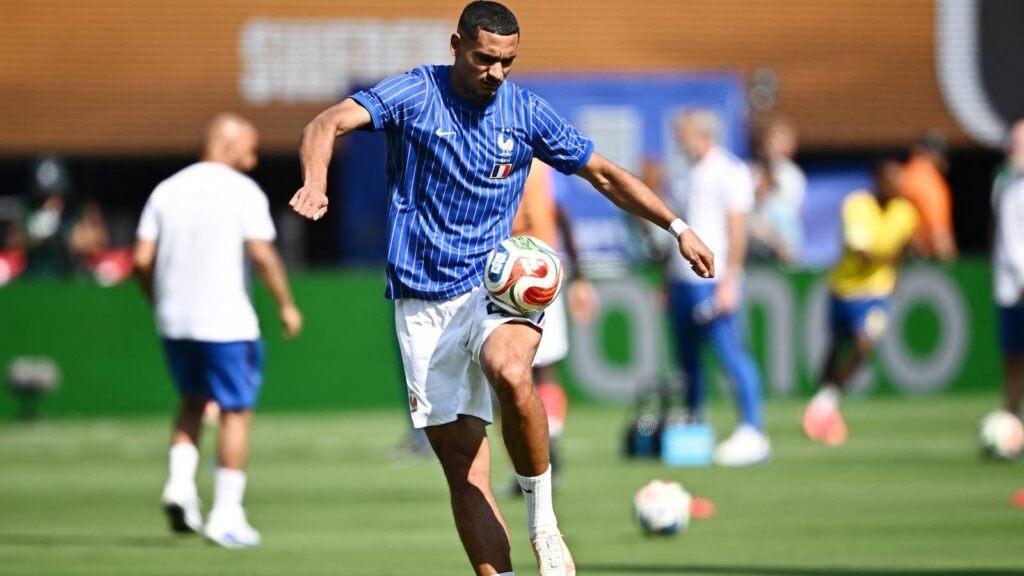 Crystal Palace agree personal terms to sign "strong and powerful" Lacroix replacement