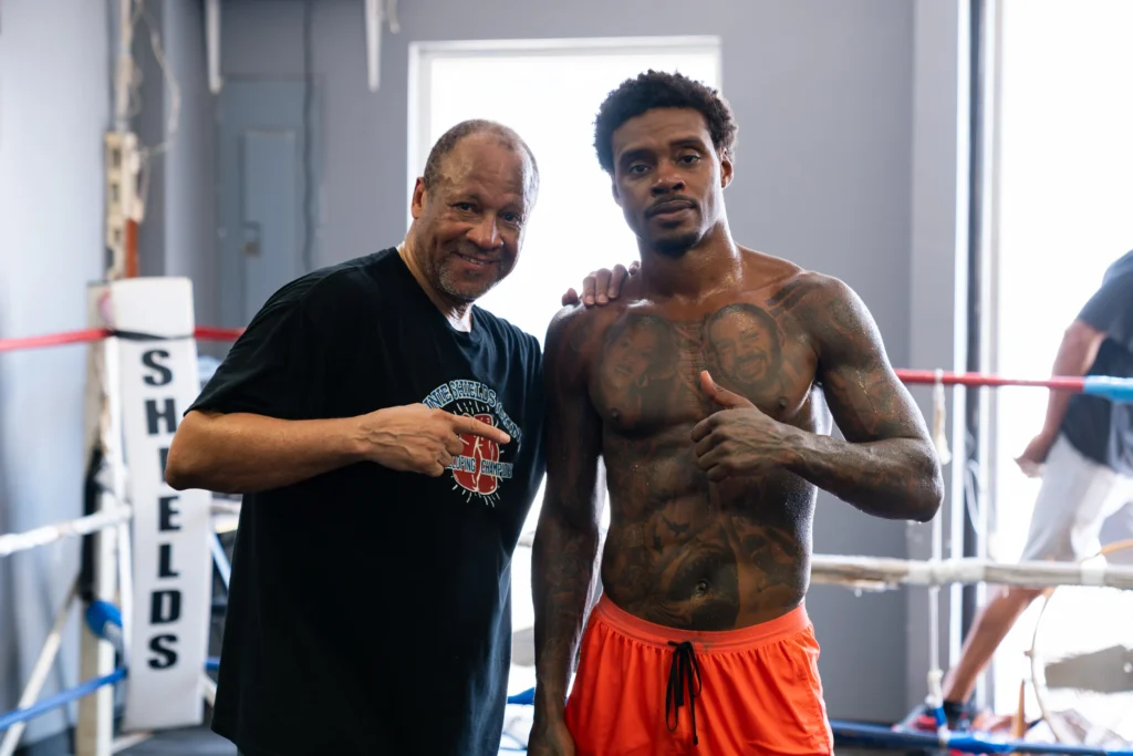 Errol Spence Jnr lands in Australia, Jermall Charlo stranded in Los Angeles Rolly Romero makes BOLD Teofimo Lopez prediction ahead of HUGE showdown