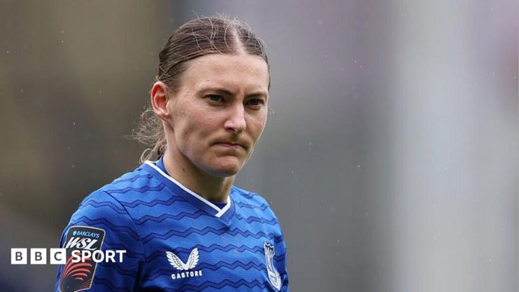 Everton: Hannah Blundell signs permanent deal after leaving Man Utd Hannah Blundell