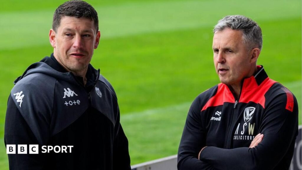 Magic Weekend: Everton move has ‘re-energised’ concept, says Wigan boss Wigan Warriors coach Matt Peet (left, in black training gear) and St Helens coach Paul Rowley (right, in black and red training top, with arms folded) talk at the side of the pitch before the Challenge Cup semi-final in May.
