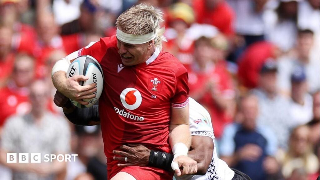 Nations Championship: Fiji 24-39 Wales – Six-try Wales win at Cardiff City Stadium Aaron Wainwright carrying the ball