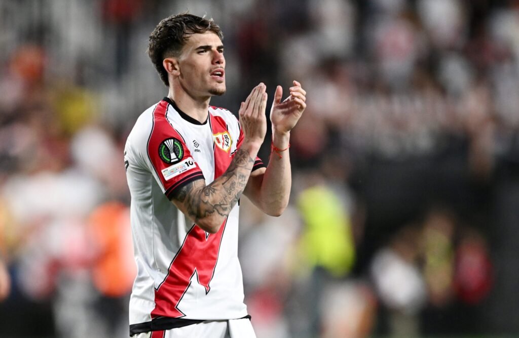 Romano claims Chelsea could have transfer wrapped up soon Pep Chavarria applauds the fans playing for Rayo Vallecano