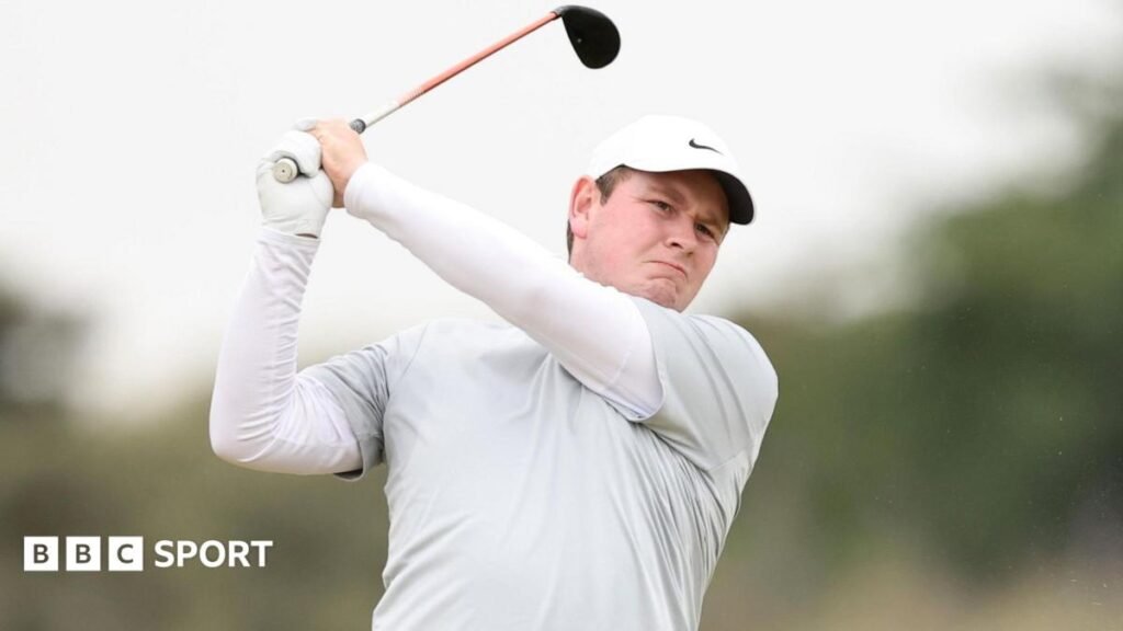 Scottish Open: Bob MacIntyre and Matt Fitzpatrick share lead after delayed third round. Bob MacIntyre shares the lead in pursuit of a second Scottish Open title