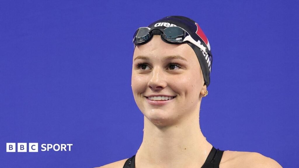 Summer McIntosh breaks 200m butterfly world record – last of ‘supersuit’ records Summer McIntosh smiles