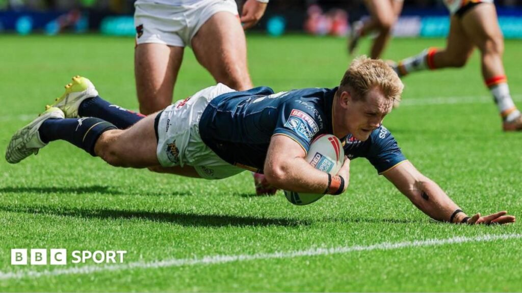Super League: Leeds Rhinos 42-12 Bradford Bulls: Leeds open gap at top of the table Anti-doping test kit