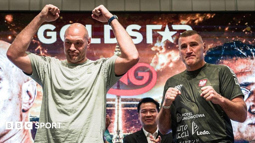 Tyson Fury v Mariusz Wach: Briton takes aim at modern-day sports stars Tyson Fury and Mariusz Wach pose at Wednesday's news conference in Thailand