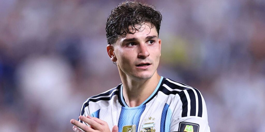 What do Julian Alvarez links tell us about Arsenal's transfer plans?