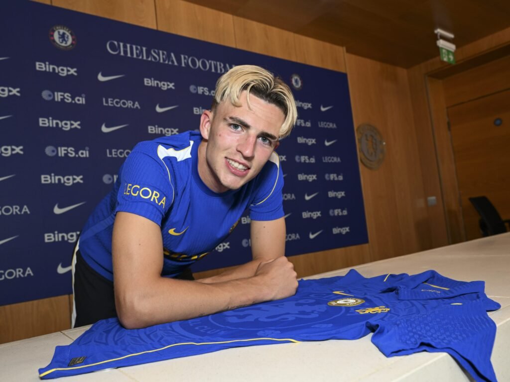 Jesse Derry of Chelsea signs a new contract