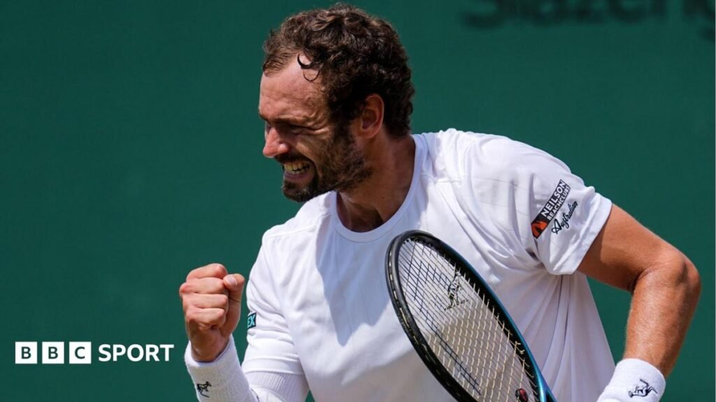 Roman Safiullin celebrates after defeating Joao Fonseca