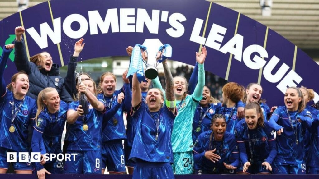 An image of Chelsea players lifting the League Cup