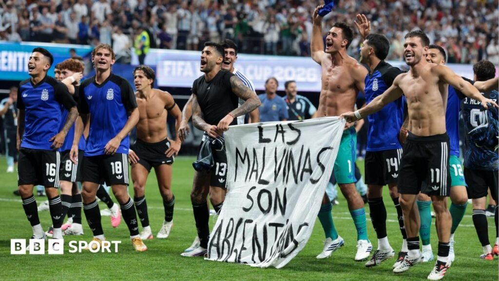 World Cup 2026: Argentina face fine for displaying Falklands banner after beating England The Argentina players celebrate at full-time with a banner that reads "The Falkland Islands are Argentinian" during the World Cup 2026 semi-final between England and Argentina