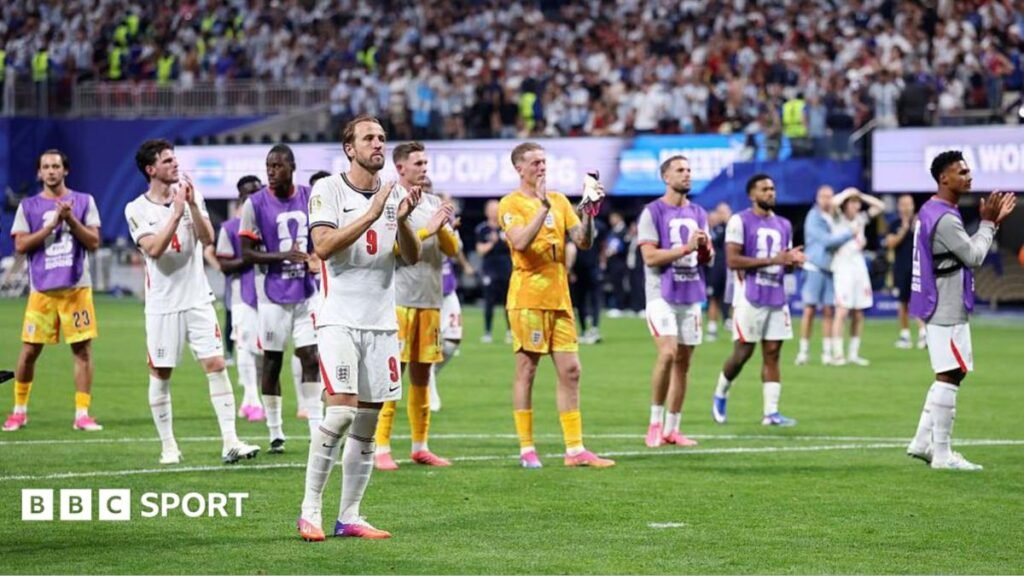 World Cup 2026: England squad debating Tuchel’s tactics against Argentina England players on the field applauding the fans after the World Cup semi-final defeat to Argentina