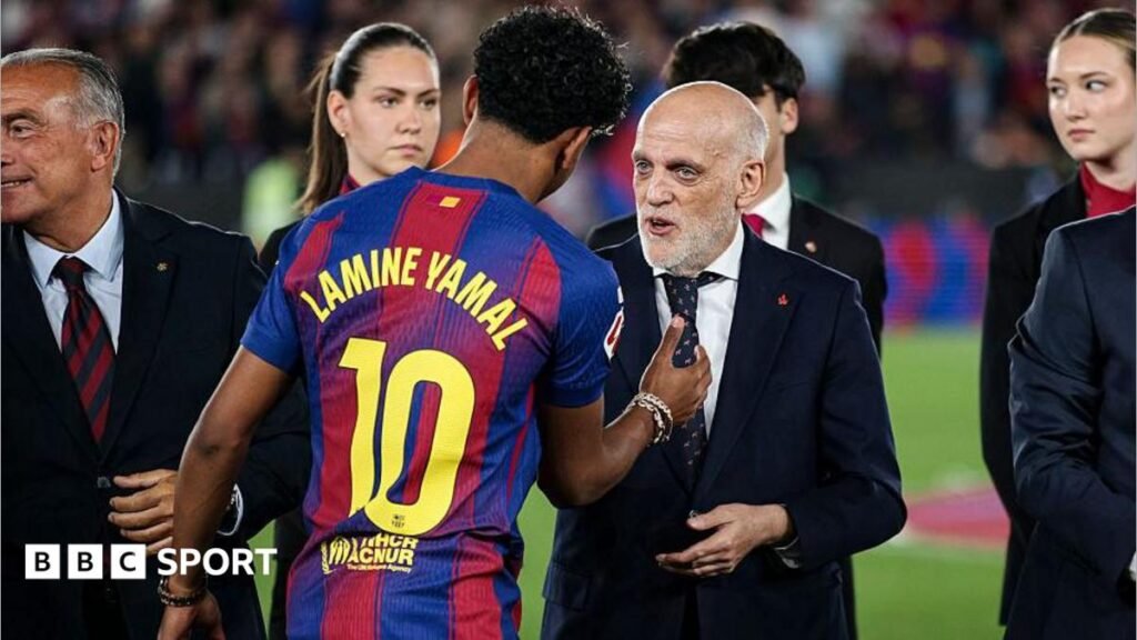 Lamine Yamal of Barcelona shakes hands with Javier Tebas, the president of La Liga