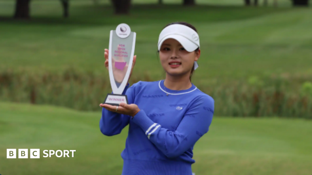 Australian golfer Jessica Bang, 18, dies after brain haemorrhage Jessica Bang posing for photographs on a golf course while holding a trophy