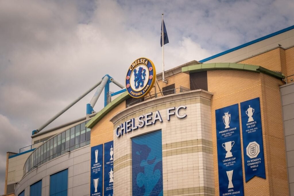 Chelsea Enter Race for Spurs Defender