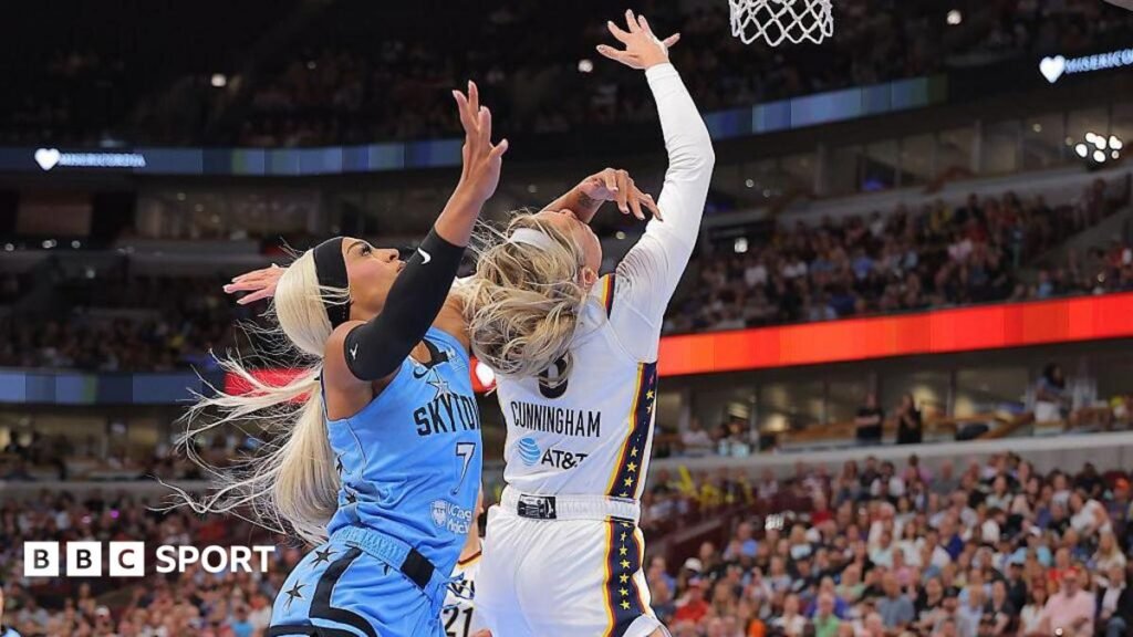 Chicago’s DiJonai Carrington ejected for hard foul on Sophie Cunningham DiJonai Carrington