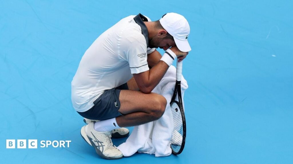 Cincinnati Open: Novak Djokovic suffers in heat as Thiago Tirante inflicts shock defeat Novak Djokovic struggles with the heat