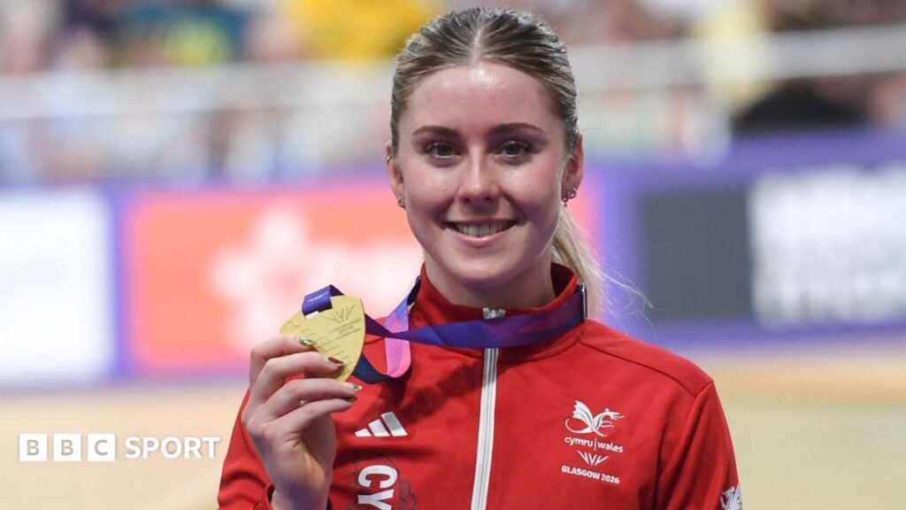 Emma Finucane with her gold medal in Glasgow