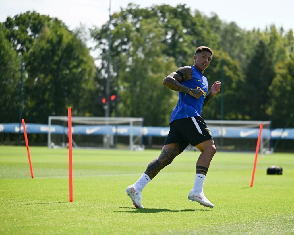“End of this week…”- Romano’s latest update on Enzo asking price Enzo Fernandez in preseason training.