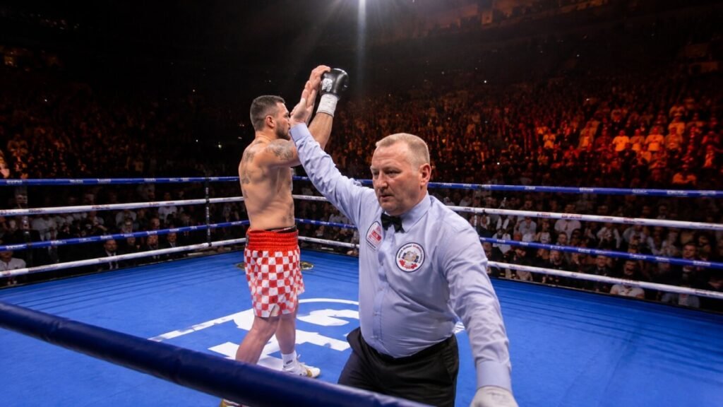 Hrgovic Stops An Exhausted Moses Itauma Image: Hrgovic Stops an Exhausted Moses Itauma