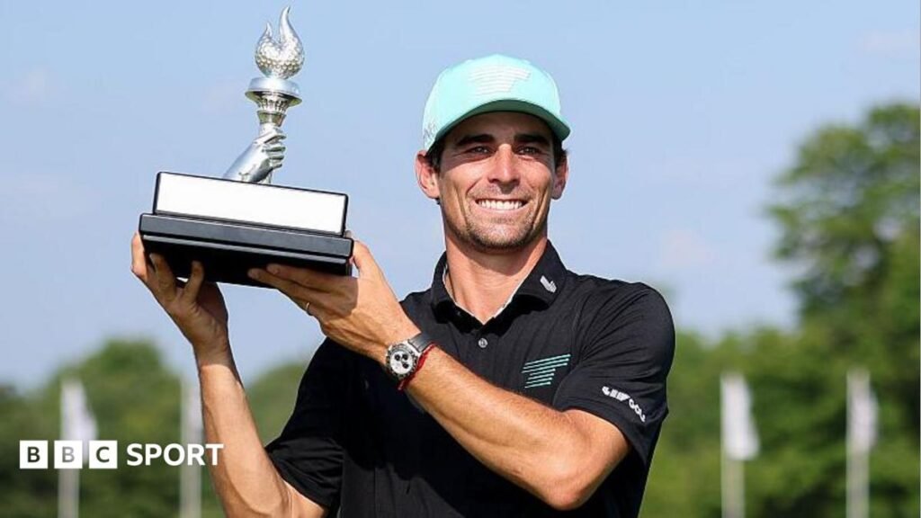 LIV Golf New York: Joaquin Niemann wins as Jon Rahm secures season title Joaquin Niemann holds aloft the trophy after winning the LIV Gold New York event in 2026