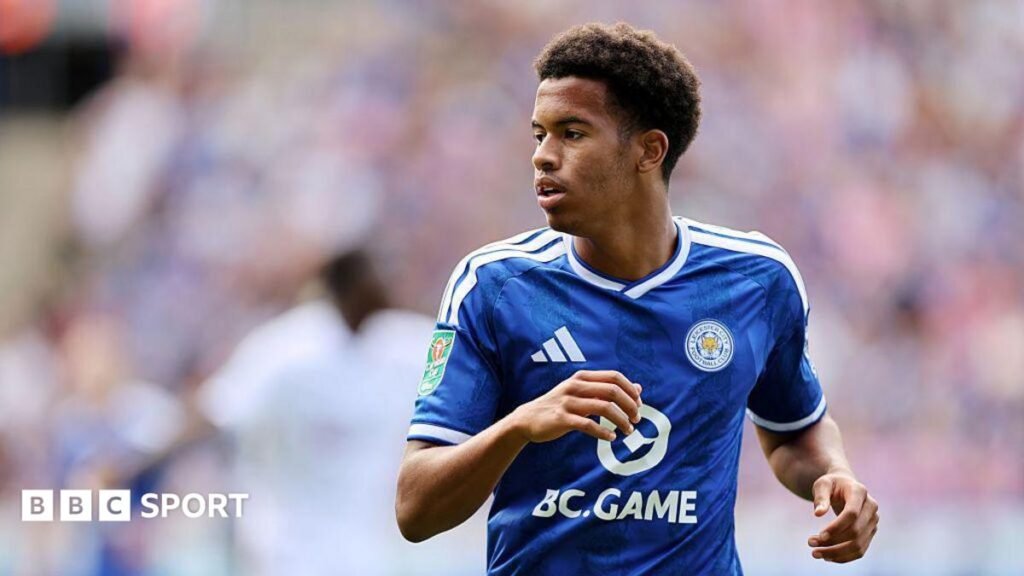 Louis Page: Manchester United working on deal to sign Leicester teenager Manchester United bench