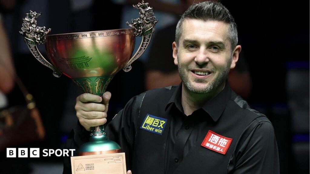 Mark Selby lifts the trophy